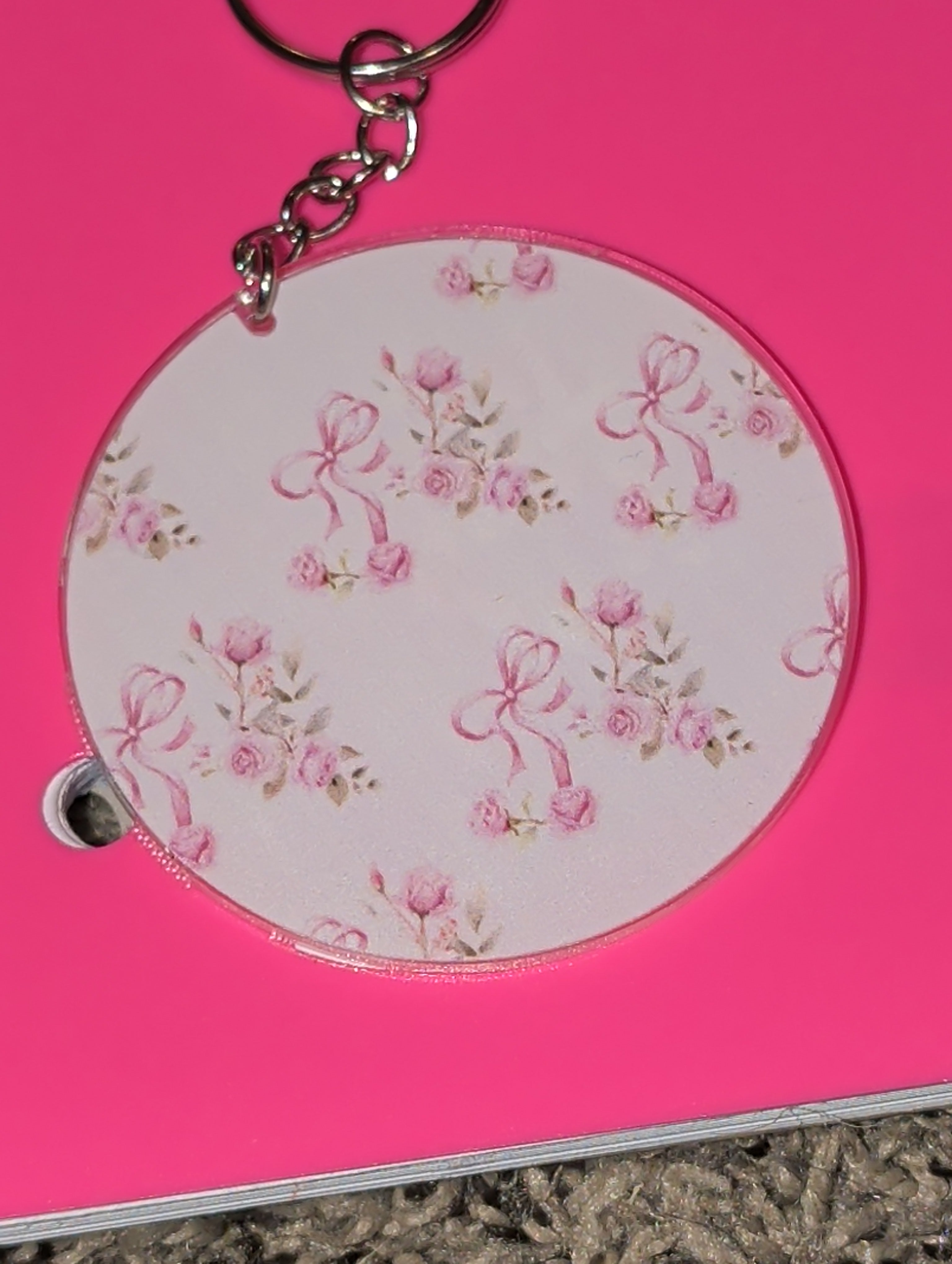 Roses and bows keychain